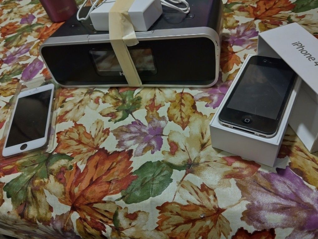 iPhone 4 , Phone Black, Unlocked, Works Great