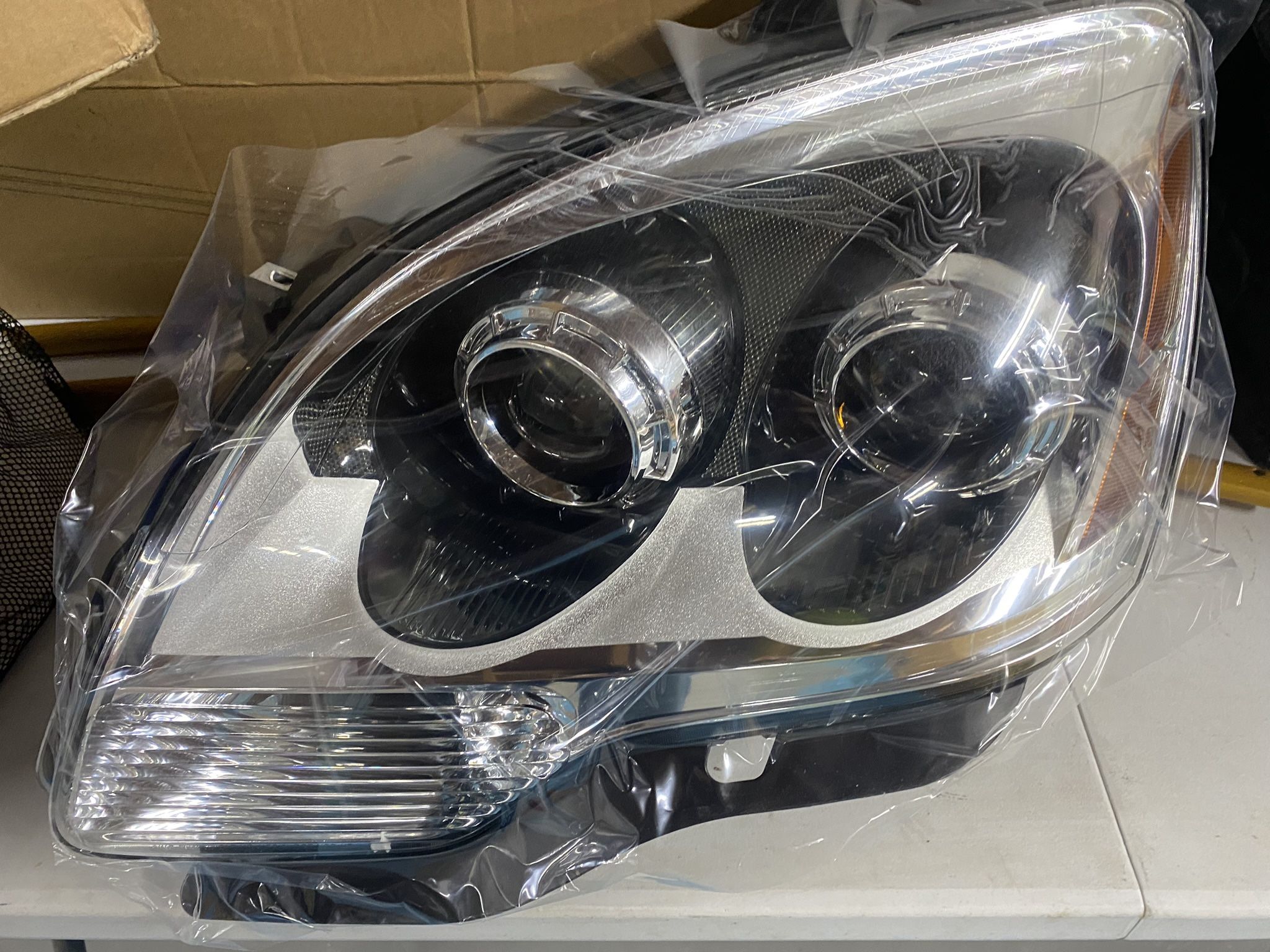 2007 GMC Acadia Headlight Assembly