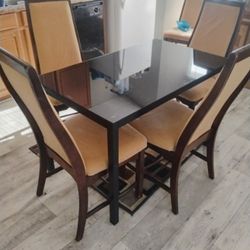Dinning Room Table And Chairs 