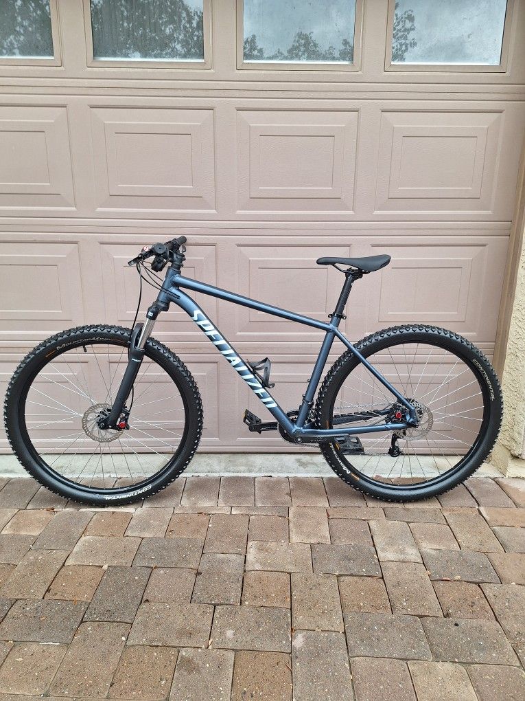 SPECIALIZED ROCKHOPPER SPORT 29 ER MOUNTAIN BIKE LIKE NEW( CHECK MY OTHER BIKES)