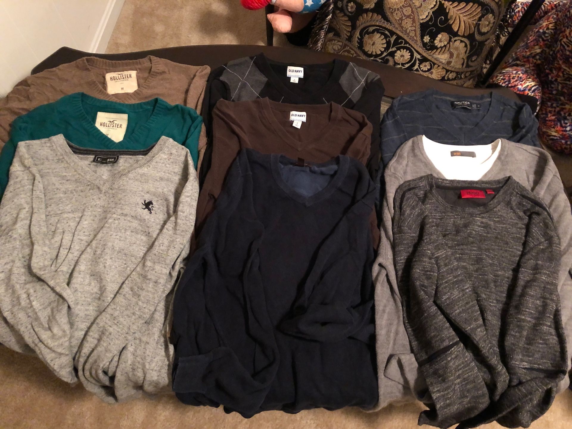 Bundle of 9 men’s sweaters