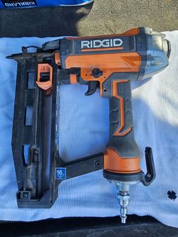RIDGID Pneumatic 16-Gauge 2-1/2 in. Straight Finish Nailer with CLEAN DRIVE Technology