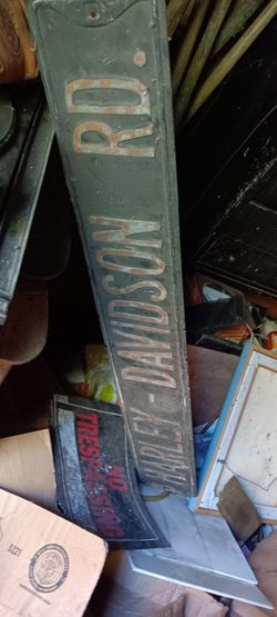 Harley Davidson Dr Street Sign
