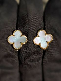 18k yellow gold Van cleef Alhambra style White Mother of pearl stone clover clip back earrings