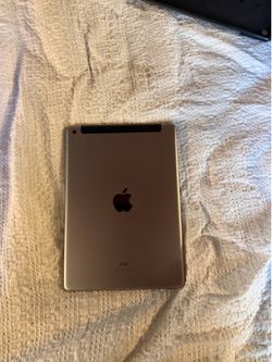 iPad (6th Generation) 128 GB