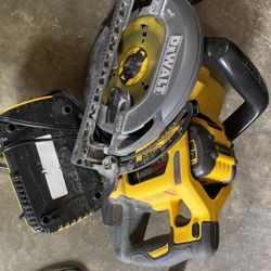 DEWALT Saw 