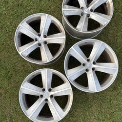 2010 Dodge Charger Srt Wheels (one Is Cracked)