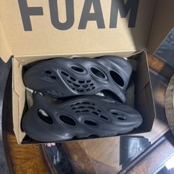 Authentic Yeezy Foam Runner Size 8 Original Box Like New