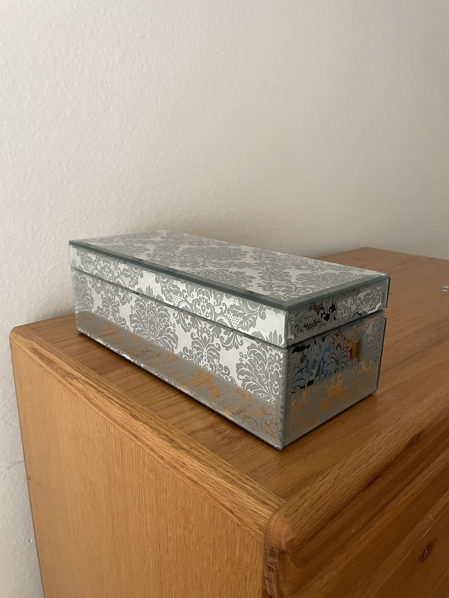 NEW TAHARI Home Large Mirrored Floral Jewelry Box