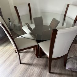 Table With 4 Chairs And 2 Stools