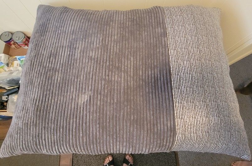 Grey Plush Pet Bed