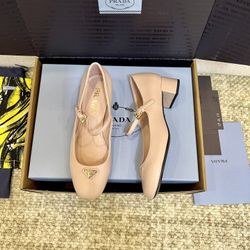 New Mary Jane single shoes for spring and summer