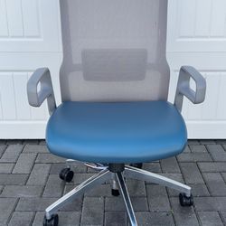 Modern Mesh Office Chair with Armrests