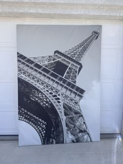 Large Eiffel Tower Photo