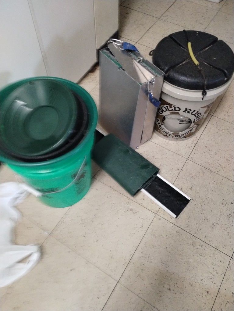 Mining Equipment Gold Rush Nugget Bucket And Panning Pans 4ft Sluice Box And Green Sluice Box Mat