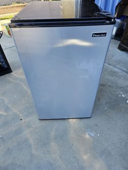 Magic Chef Refrigerator 4.4 cu