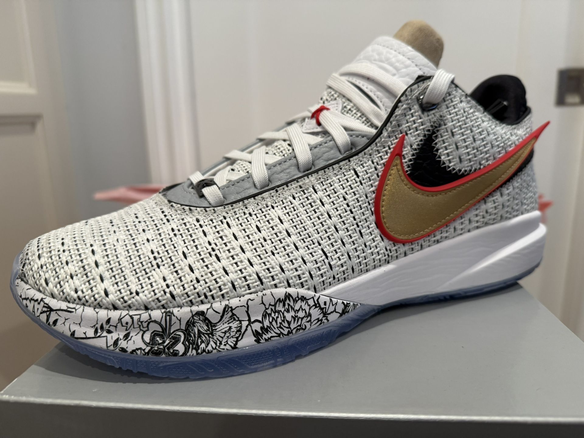 Nike LeBron 20 The Debut Size 11 Read Full ad Please/PRICE  display picture 2