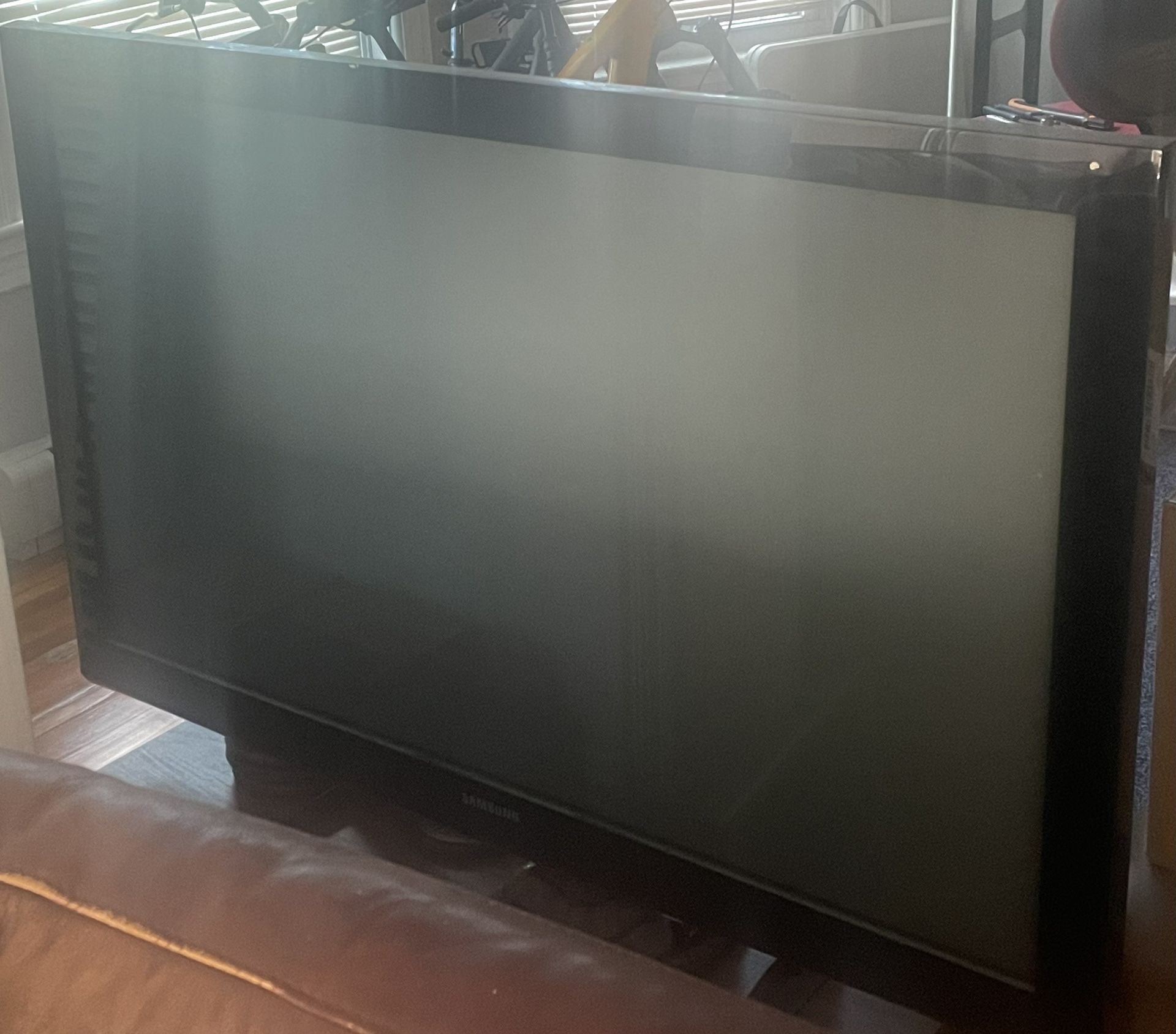 Samsung TV 60inches