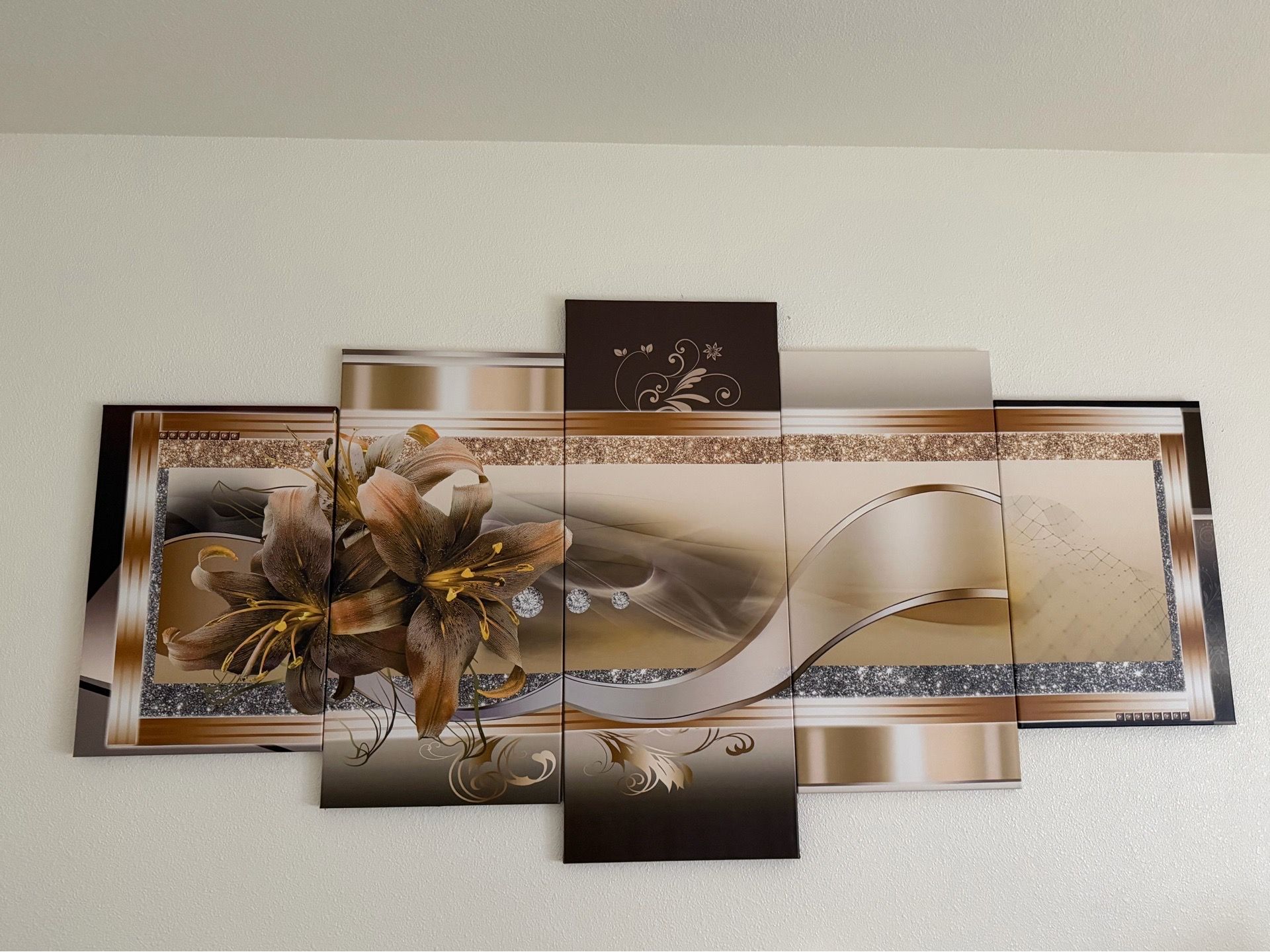 BRAND NEW elegant 5 piece flower wall art frame