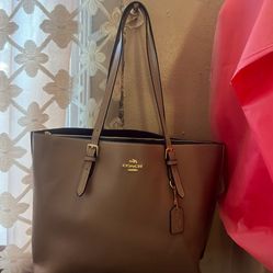 Coach Beige Mollie Tote 👜