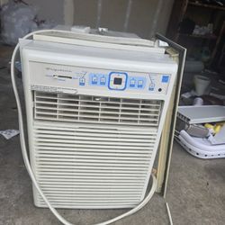 Frigidaire 8000 BTU AIR CONDITIONER AC super cold WITH REMOTE
