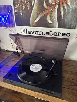 Spin Your Aesthetic: Vintage 2005 Sony PS-LX300USB Turntable – Only $99!