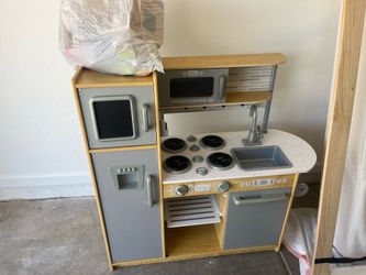 Toy kitchen