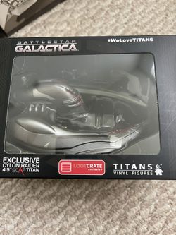 Battlestar Galactica Exclusive Cylon Raider Figure
