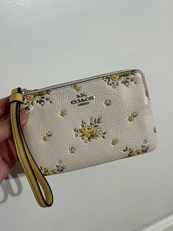 Coach Corner Zip Wristlet With Floral Print CAQ58