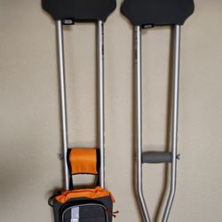 Crutches, Bag & Underarm Cushions. ⭐Like New