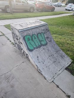 Skateboard ramp