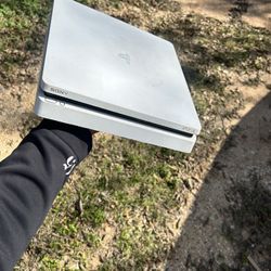 White PS4 Slim 500GB 