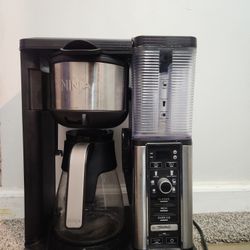 Ninja 10-Cup Specialty Coffee Maker (model number CM401). 