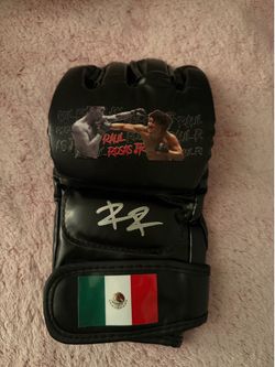 Raul rosas jr CHIWIWI signed ufc glove