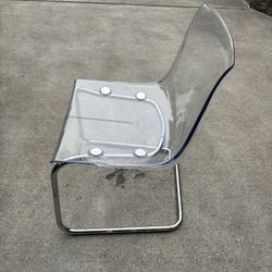 IKEA Desk Chair - Has a Crack 