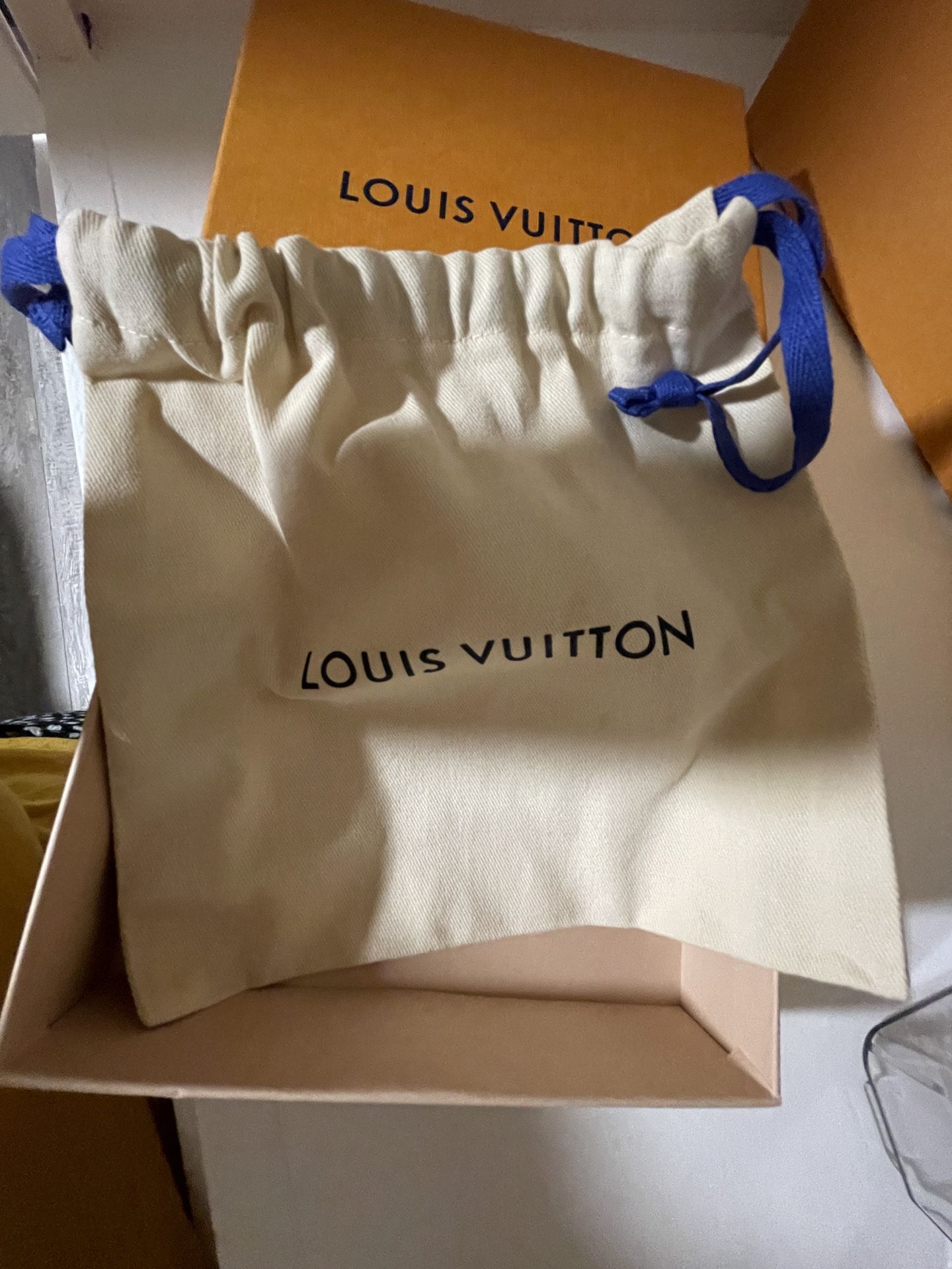 LOUIS VUITTON LV, Gift Box, Magnetic Empty Large Box, 13x10x5 for Sale in  Beverly Hills, CA - OfferUp