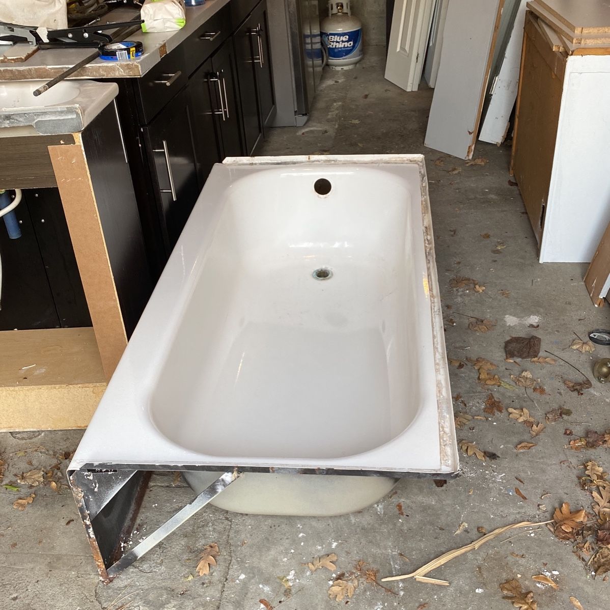 Bath Tub $1