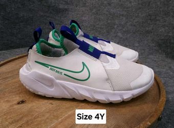 Nike FLEX RUNNER SIZE 4Y