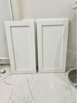 Puertas de gabinetes de cocina con sus bisagras