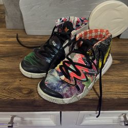 NIKE kyrie irving S2 spongebob 2Y