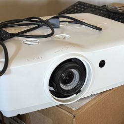 Golf Simulator Projector - EIKI EK-308U