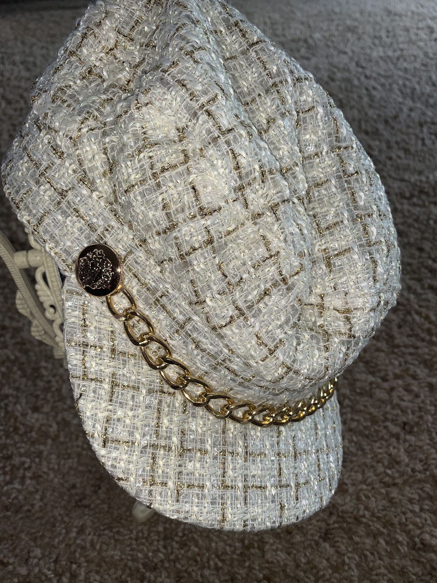 NEW Wool Style Fashion Hat with Gold Chain