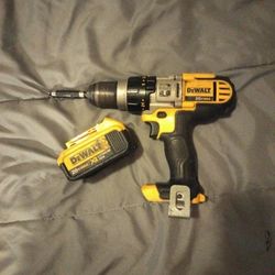 DeWalt Hammer Drill DCD985 20 VOLT XR SERIES REALLY REALLY NICE AND ALMOST STILL NEW WITH 20 VOLT BATTERY PACK $$75