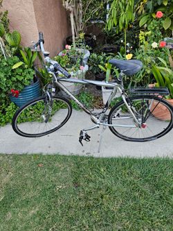 Trek 7200 Hybrid Bike