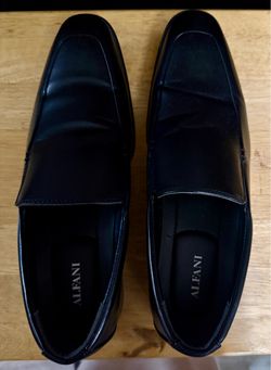 Black dress shoes