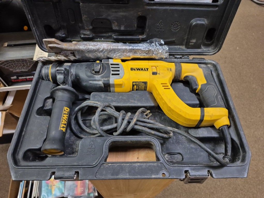 Dewalt D25263 SDS 3 Mode Rotary Hammer Corded With Bits