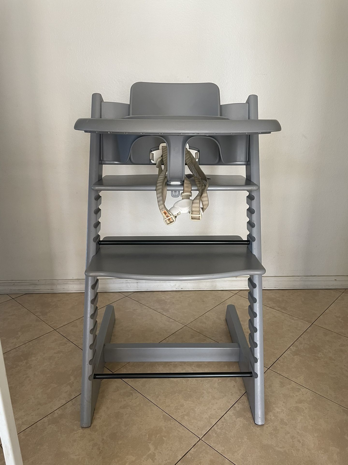 Stokke Tripp Trapp High Chair w/FREE GIFT
