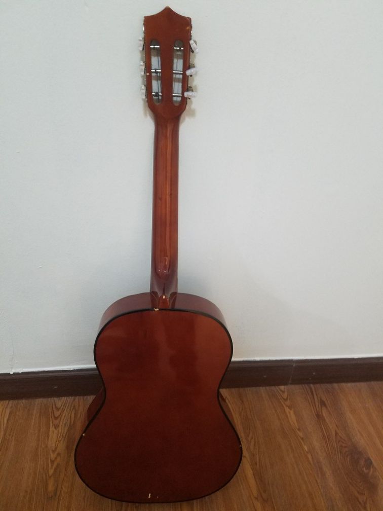 Left hand acustic guitar/Ofrecemos clases de Canto, Guitarra y Keyboard