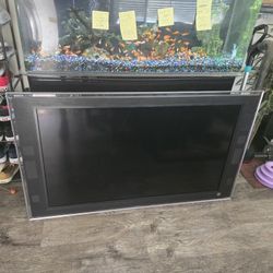 Sony 52 Inch LCD   KDL 52XBR4   120V-240V BRAVIA 320W used TV