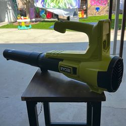 RYOBI ONE+ 18V 90 MPH 250 CFM Cordless Battery Leaf Blower